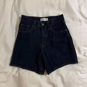 Abercrombie & Fitch High Rise Loose Short in Rinse W23